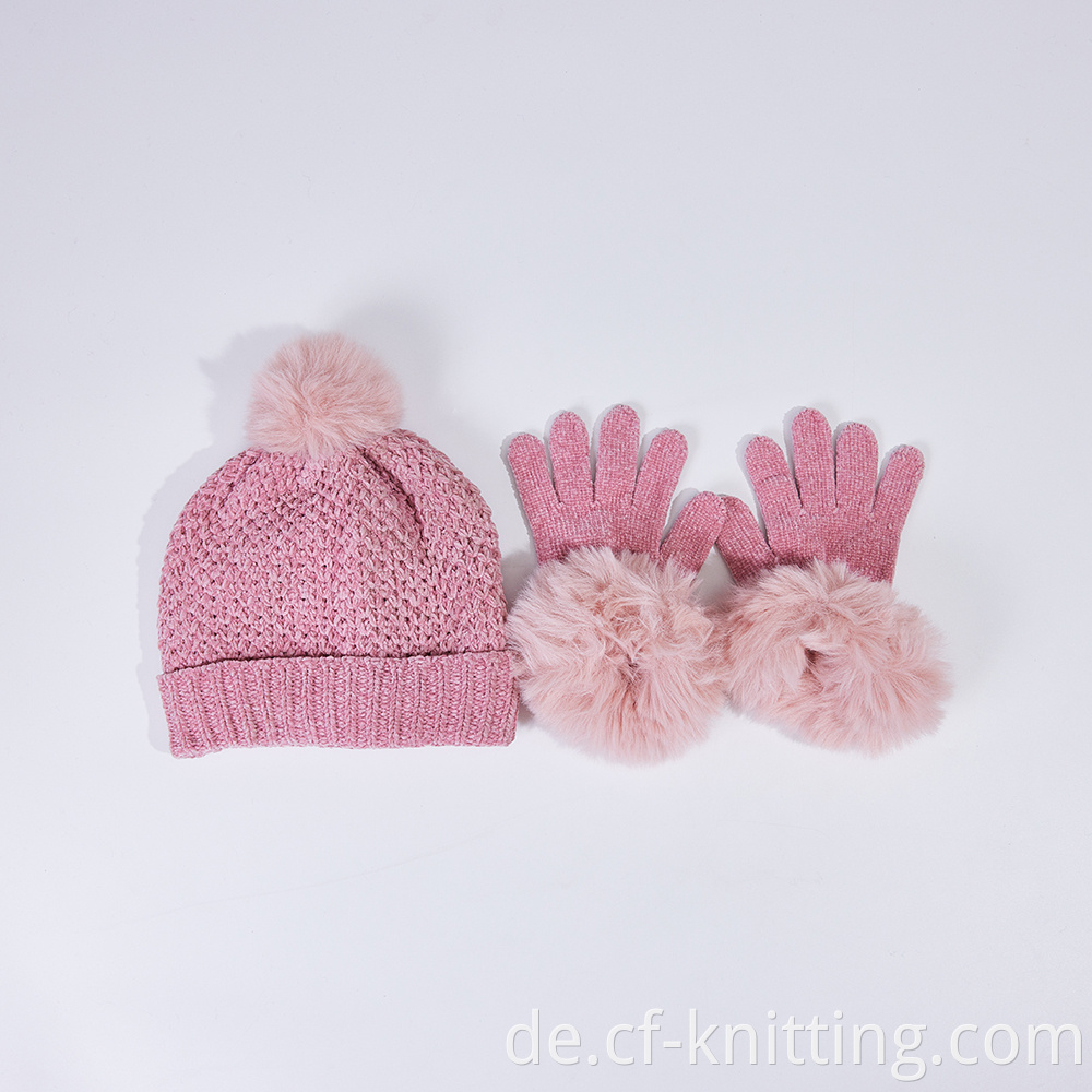 Cf T 0002 Knitted Hat And Gloves 1